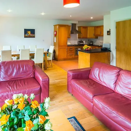 בית נופש Croagh Patrick Hostel & Cottages Resort *