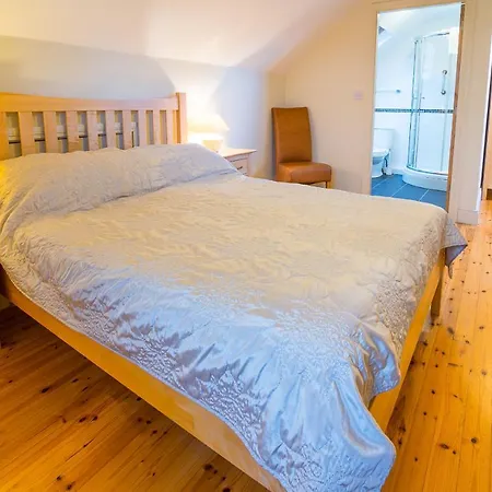 Croagh Patrick Hostel & Cottages Resort בית נופש